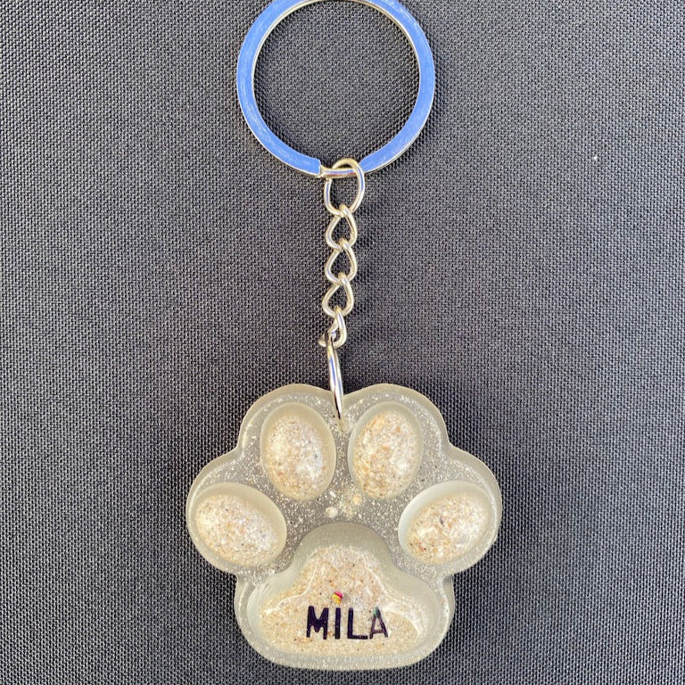 Llaveros de resina personalizados con cenizas, pelo o nombre de tu mascota – recuerdos únicos Kibou